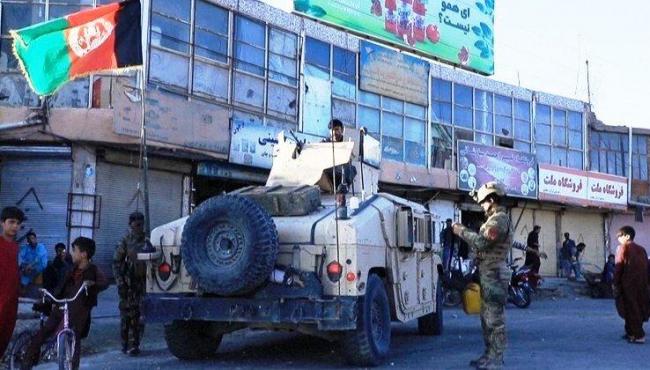 Talibãs capturam mais duas capitais no Afeganistão