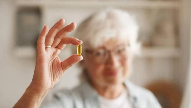 Tomar vitamina D pode reduzir o risco de ter demência, revela estudo