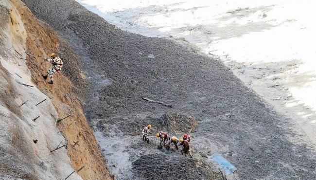 Três mortos e 150 desaparecidos após ruptura de geleira no Himalaia