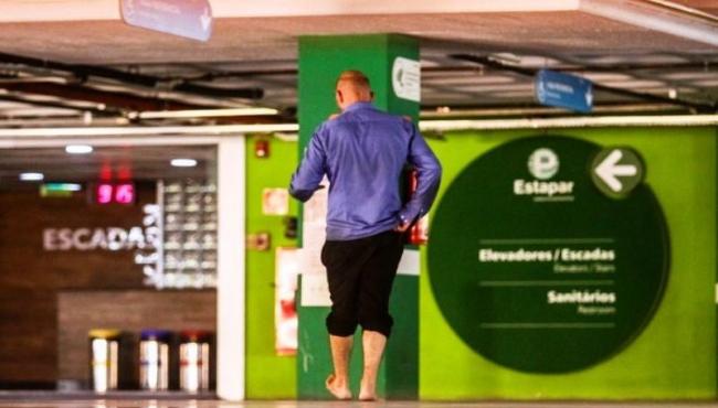 Turista alemão vaga no Aeroporto Internacional do Recife há três meses