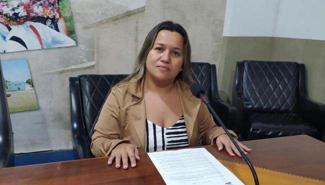 Vereadora Camila defende a implantação de uma Clínica Veterinária municipal, em Conceição da Barra, ES